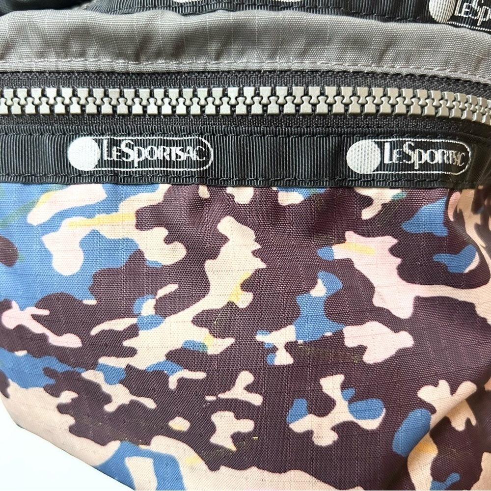 Lesportsac nylon fanny pack with adjustable waist or crossbody strap - Picture 3 of 11
